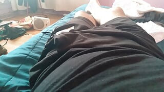 Ayah gay besar menunjuk-nunjukkan zakarnya yang menakjubkan