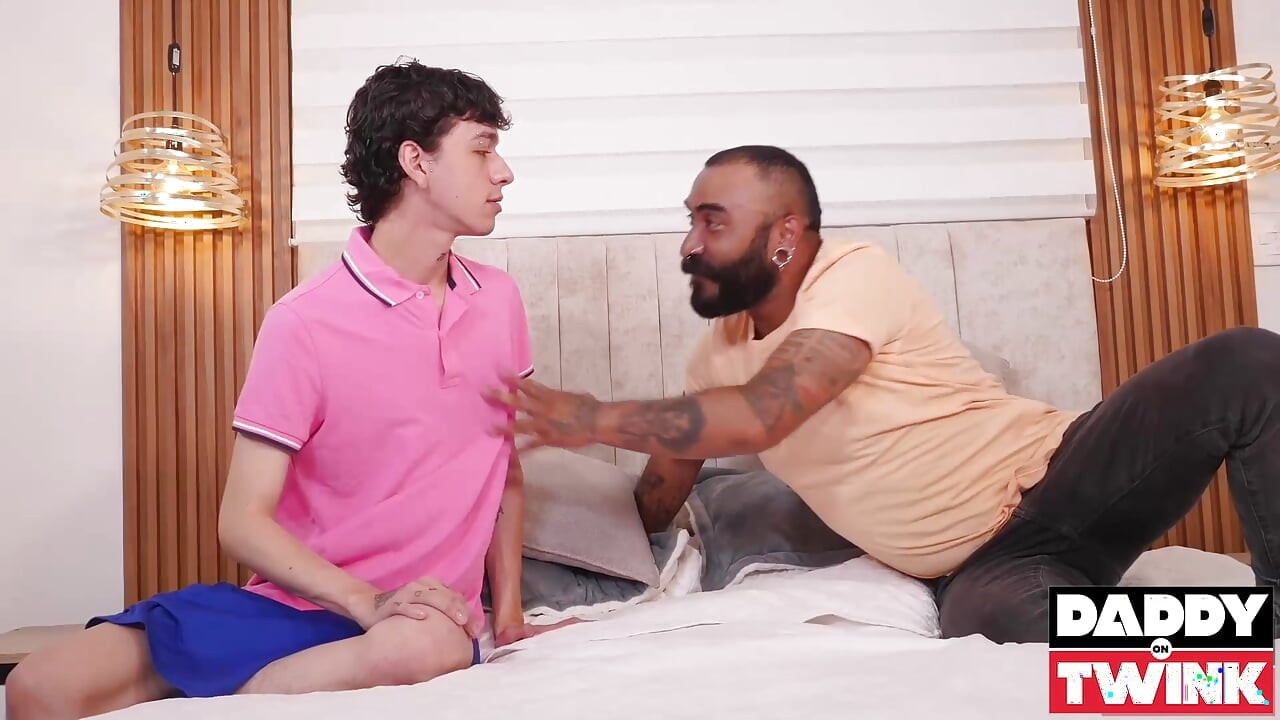 DADDYONTWINK Tattooed Damian Dark Fucks Julian Isazas Twink Asshole