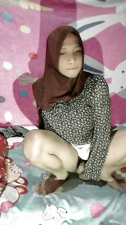 Una hermosa mujer con hiyab y velo