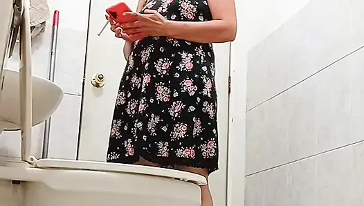 HOT CUTE HAIRY PUSSY WIFE SHOWS OFF WITHOUT PANTIES