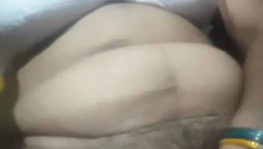 Wanita desa Desi masturbasi air vagina untuk pacar Gassi Goody Sex Video