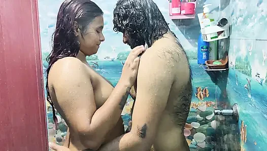 Göt öpücüğü ve göt yalama ile ateşli banyo romantizmi