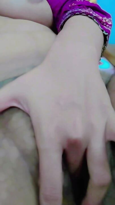 Cute girl fuck her pussy with fingers on video call tight pussy sowing for bf xxx viral video