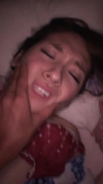 Polu brat se žestoko napali na svoju polusestru. Nemoralni creampie | Klip 3