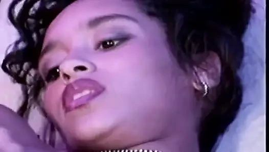 Sie ist ein schwangeres Baby aus Frankreich, das gerne Sperma isst