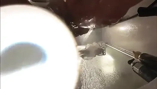 Вебкамера под ванной сводной сестры. Мокрая киска после секса с бойфрендом