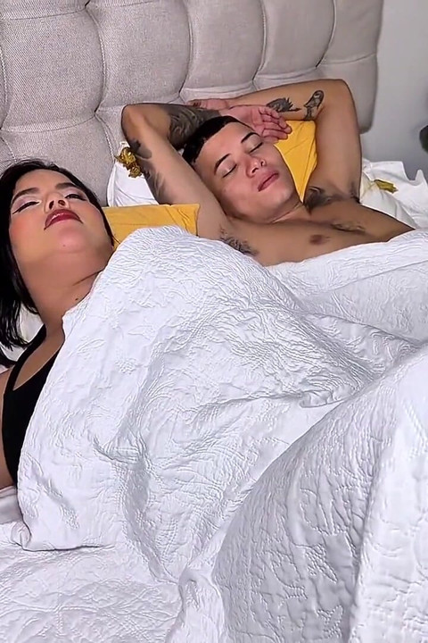 Stepmom Enjoys Her Stepson-in-law's Cock While Pretending to Be His Girlfriend in the Bed - Savannah Watson