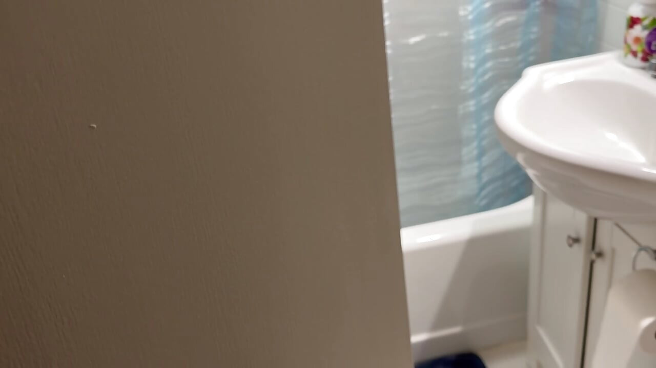 Step sister shower time. Her juicy ass makes me horney