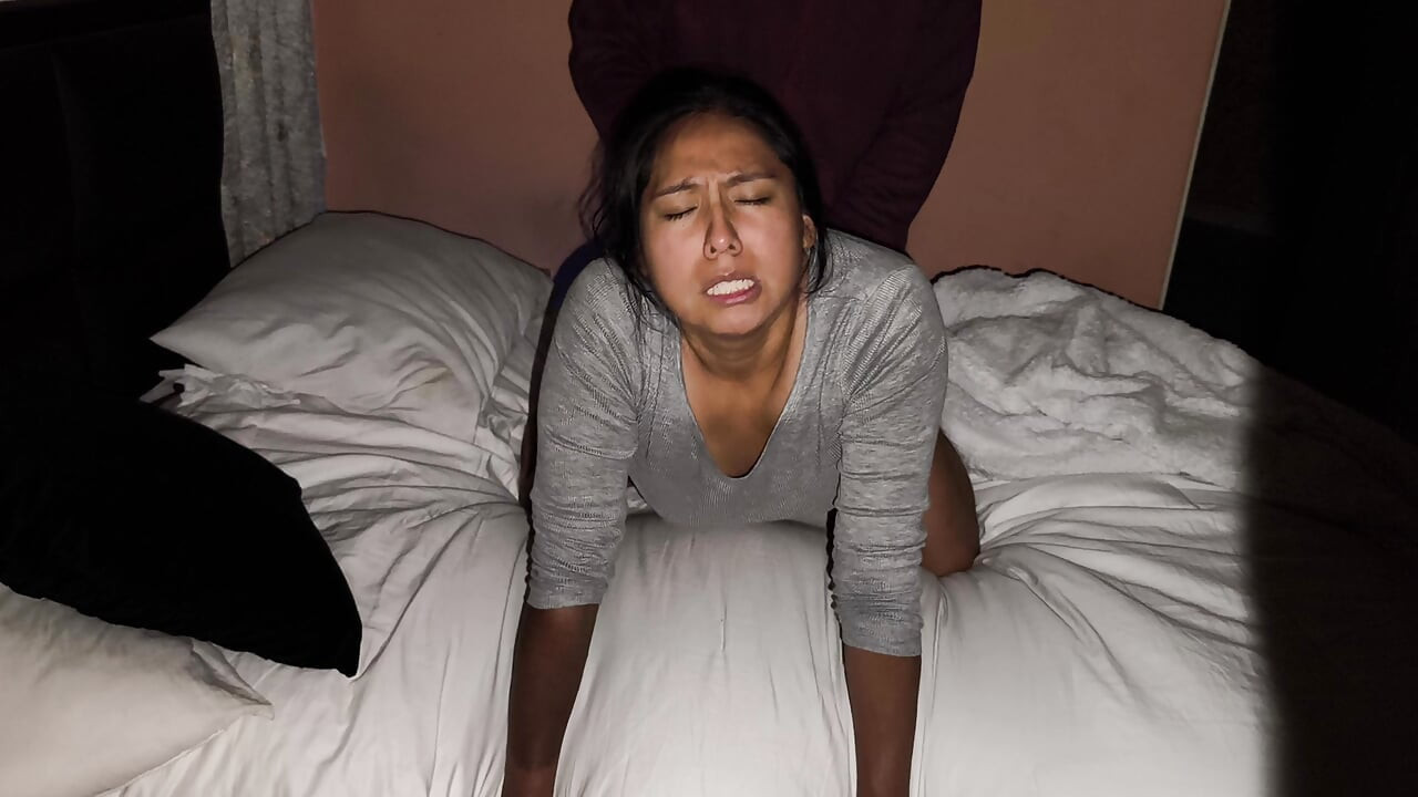 Please I don't want to anymore! The wife of the neighbor who ran away from home begs me