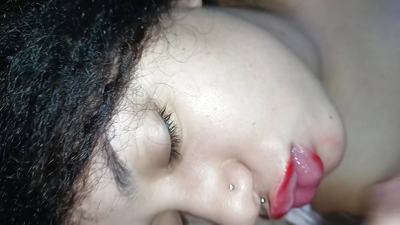 قذف داخلي لأحلى فم صغير على هذه المنصة