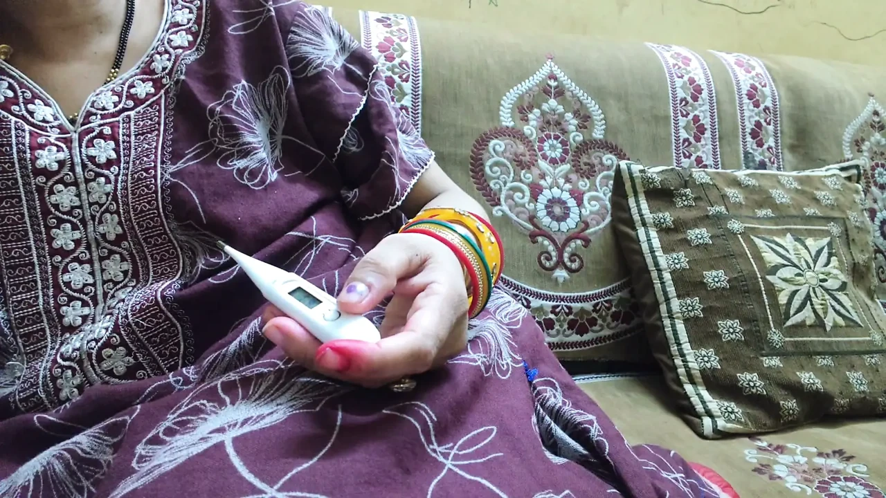 Bhabhi ki chut ki garmi 98&deg; thi chod kar thanda kiya bhabhi ko