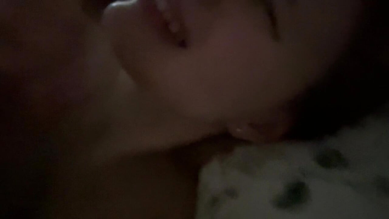 Eu fodi minha meia-irmã enquanto o namorado dela estava em outro quarto