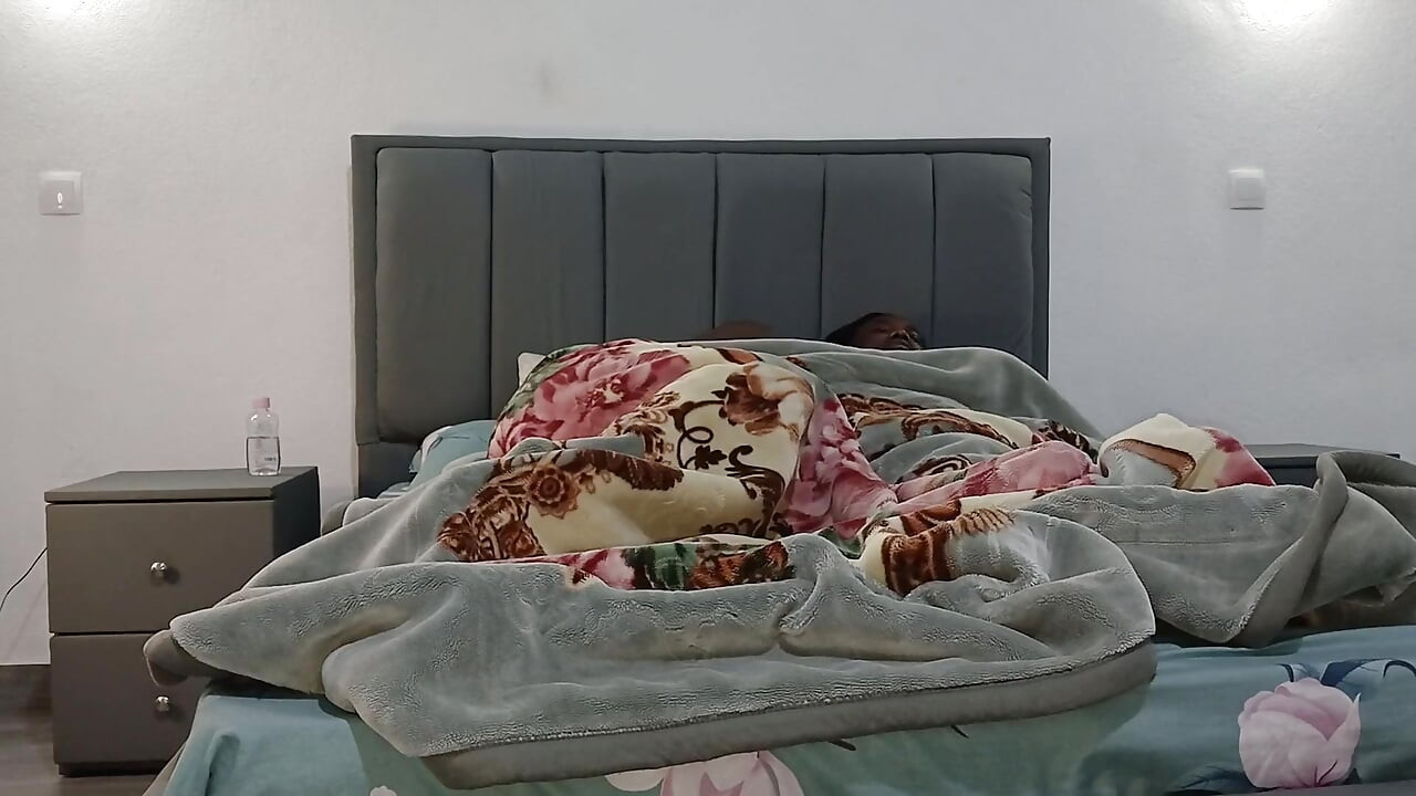 나는 선생님의 정자를 마시게 했는데, 그녀는 사랑하는 사람이라고 말하며 더 원한다고 했다
