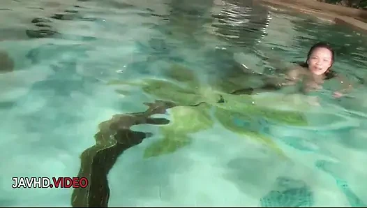 Знойная азиатская жена-соседка Куккикс соблазняет лучшего друга своего мужа для бурного веселья