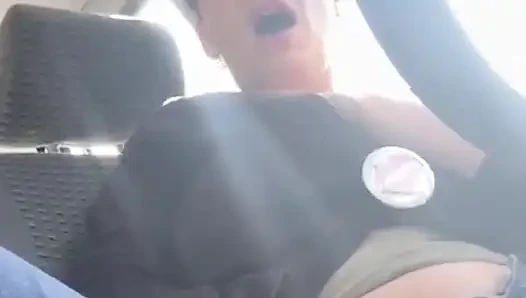 Çok azgındım, kendimi getirtmek için yolun kenarına çekmek zorunda kaldım.