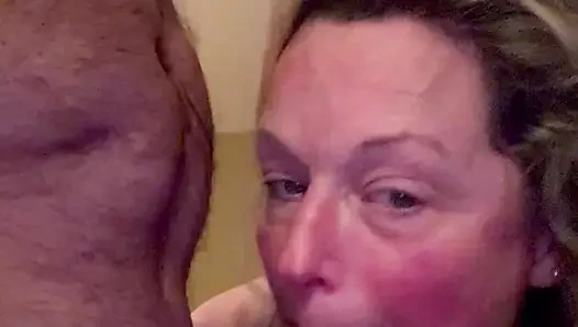 Нижняя грязная зрелая блондинка обожает раком