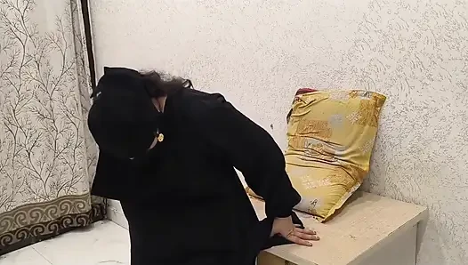 Müslüman kadınlar muayene için kliniğe geliyor doktor amını sikiyor
