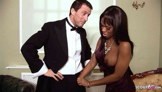 Черная чернокожая жена с большими сиськами Goddexxx соблазняет паренька из отеля на межрасовый неверный трах