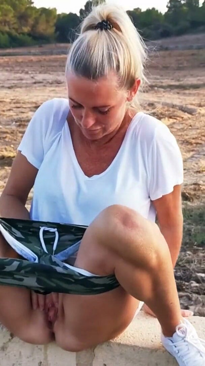 Azgın MILF Pisscunt DirtyTina ile | Bölüm 2 | Klip 2