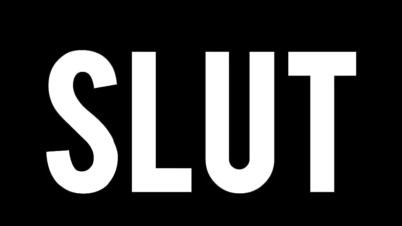 Fétis pornó két leszbikus között, akik egymás punciját dugják nagy dildóval és pánttal