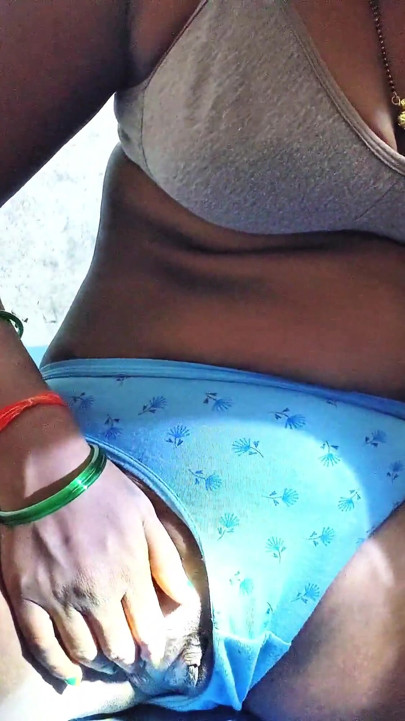 Indian Desi Bhabhi Ki Tadaf aur Chut Ki Chudai Hindi Audio | Clip 1