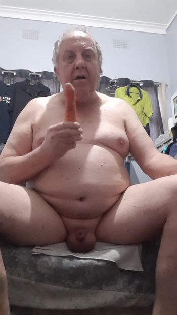 A quicky using a carrot to put in my hole.