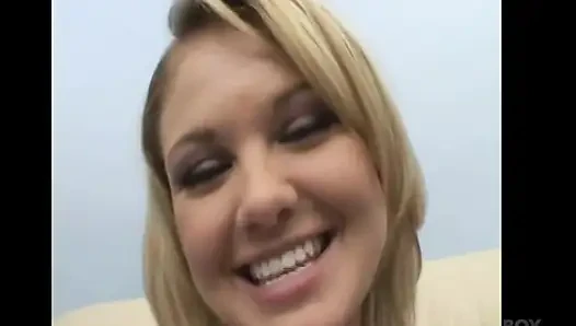 PELACUR SEKSI TOKET BESAR DIENTOT TANPA KONDOM SAMA MEMEK DAN DIDOBEL PENETRASI TANPA KONDOM