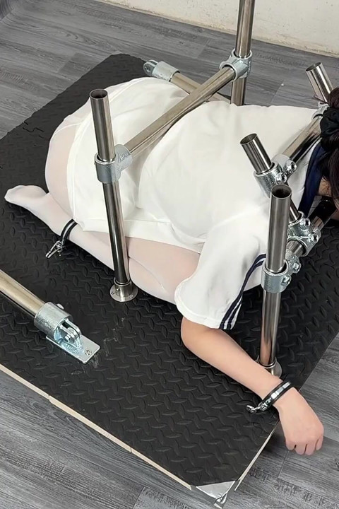 Metal Hell: Hook Control Starring in a Vacuum