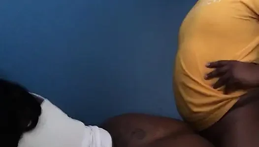 Pantat bahenol cewek ini dientot habis-habisan pagi-pagi