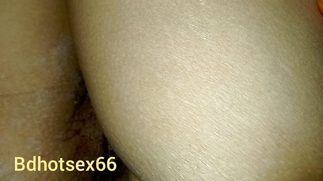 हॉट देसी गर्लफ्रेंड उसके बॉयफ्रेंड के साथ घर का बना ब्रेड सेक्स