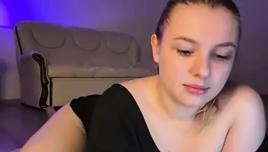 Vollbusige jucielussie fingert feuchte muschi