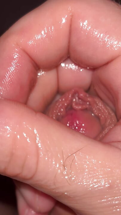 I take advantage of my wife's absence to touch myself while thinking of her beautiful juicy