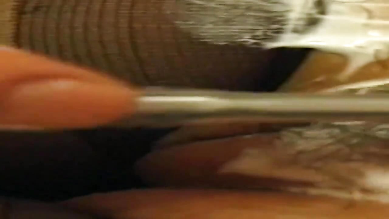 Une bombasse mature rétro squirte sauvagement après une action de doigtage intense