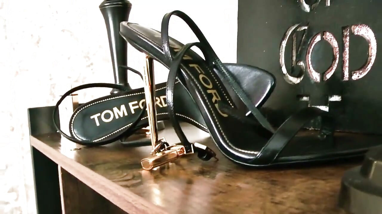 Sandale Stiletto & Fetiș cu picioarele