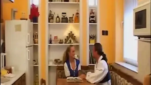 Деревенские шлюшки - деревенских девушек трахают грубо в деревне!