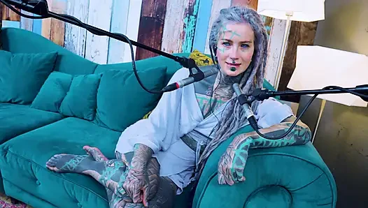 Я говорю об U - неудобное - подкаст ASMR, SFW говорит готессу, худенькая девушка дред, татуированная модель татуированная девушка