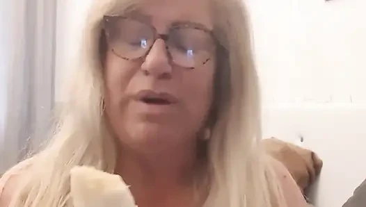 Fina Putting a Banana in Her Cunt. She Tastes It and Masturbates, so Horny!