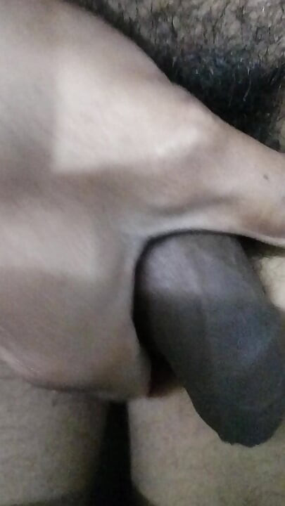 내 아름다운 털이 무성한 두꺼운 자지를 세우기