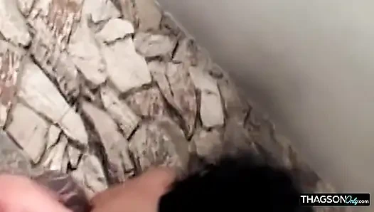 Damlayan döl yutma - orta yaşlı seksi kadın dille yalvarıyor