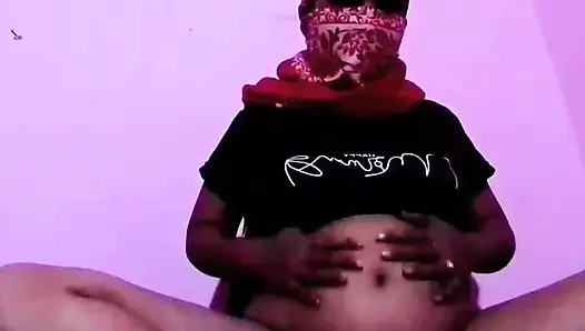 Bada bada dudh ko milte hue Kisi Ko Khoj rahi hai