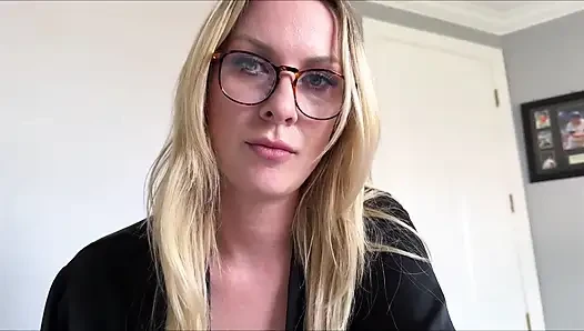 Ibu tiri pacarku ngajarin seks - sydney paige - ibu tiri pertama kali