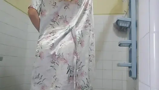 Zusammenstellung rasierter und sexy heißer Bäder