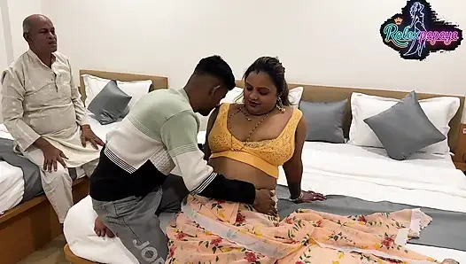 Der stiefsohn heiratete und brachte seine Frau nach hause, dann hatte er Sex vor seinem stiefvater und der stiefvater beobachtete alles.