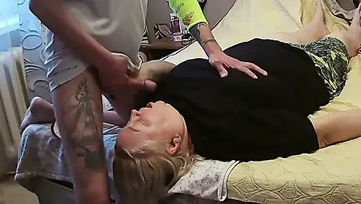 Kız arkadaşıma boşalmak için sikimi sıvazlıyorum