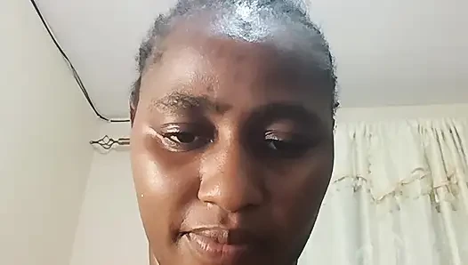 Aku lagi asik muasin memekku pakai dildo favoritku