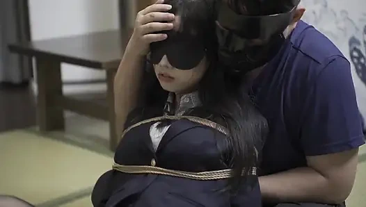 Buat gadis itu cum dengan vibrator