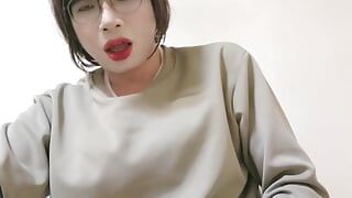 Shemale blowjob orgasm with hand
