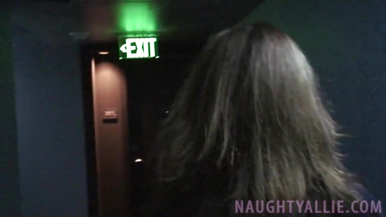 Zwei eheschlampen, dreier mit glücklichem ehemann