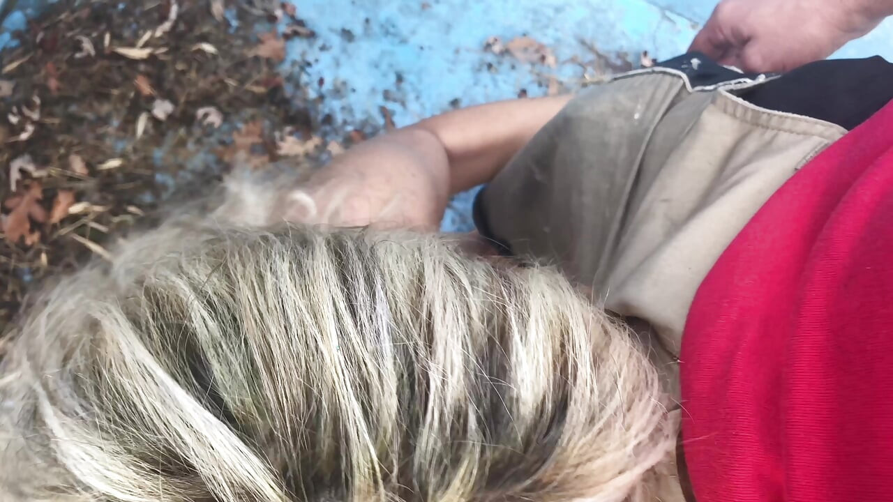 Pool Tech and Client in Empty Pool - Intense Deepthroat & Facial