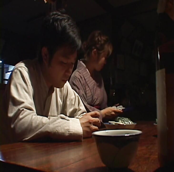 P135G08 The last night of a couple who received a draft notice, the loss of virginity on the eve of a special attack. A fleeting yet erotic story of Japan's final stages of war, where each person's feelings intersect.